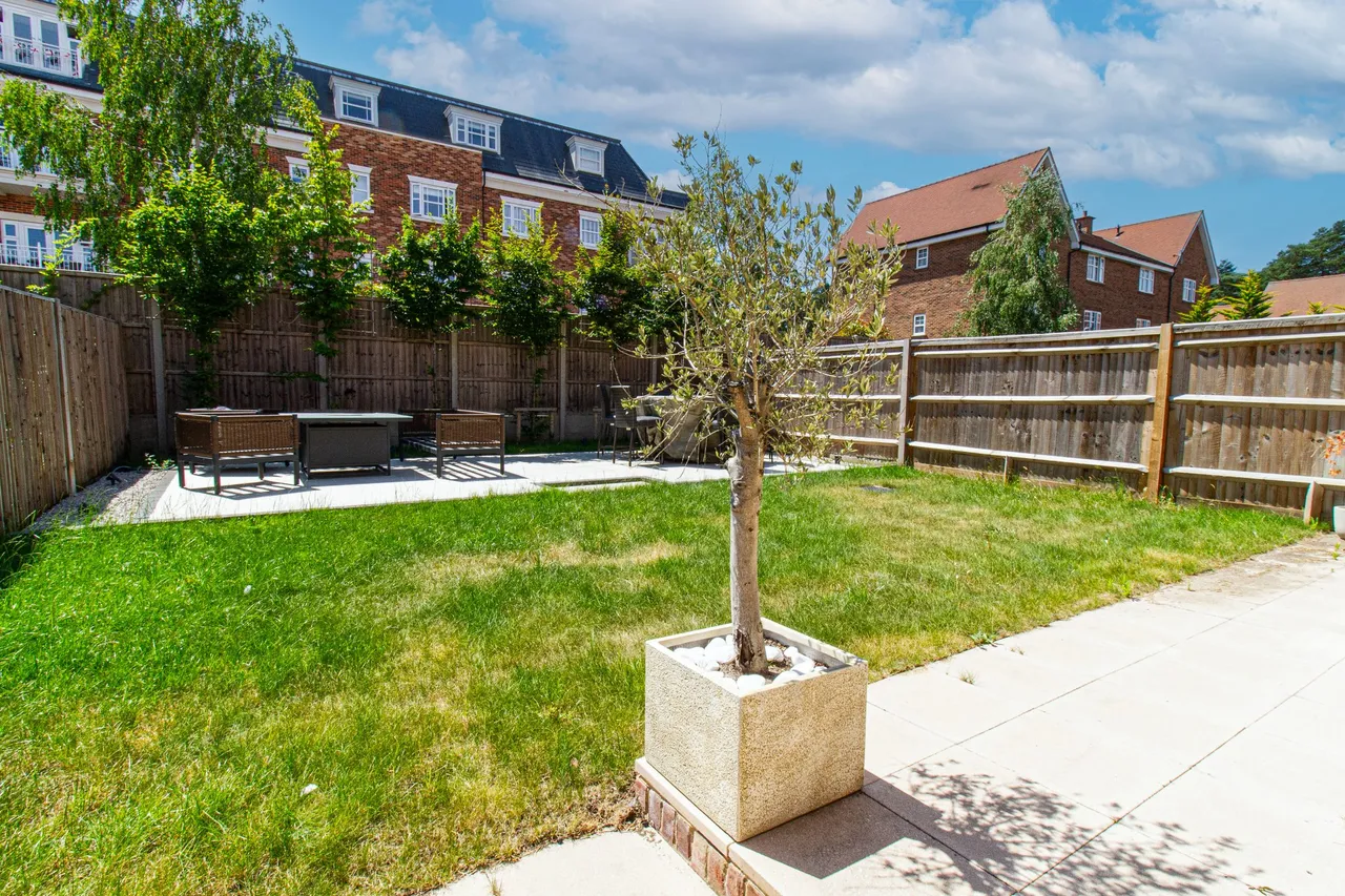 Red Cedar Avenue, Fleet, GU51 3HB, photo 19