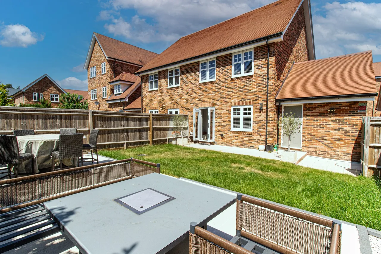 Red Cedar Avenue, Fleet, GU51 3HB, photo 17