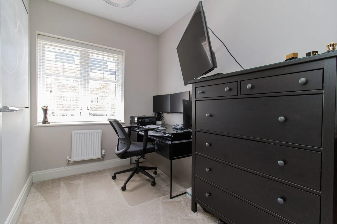 Red Cedar Avenue, Fleet, GU51 3HB, photo 15