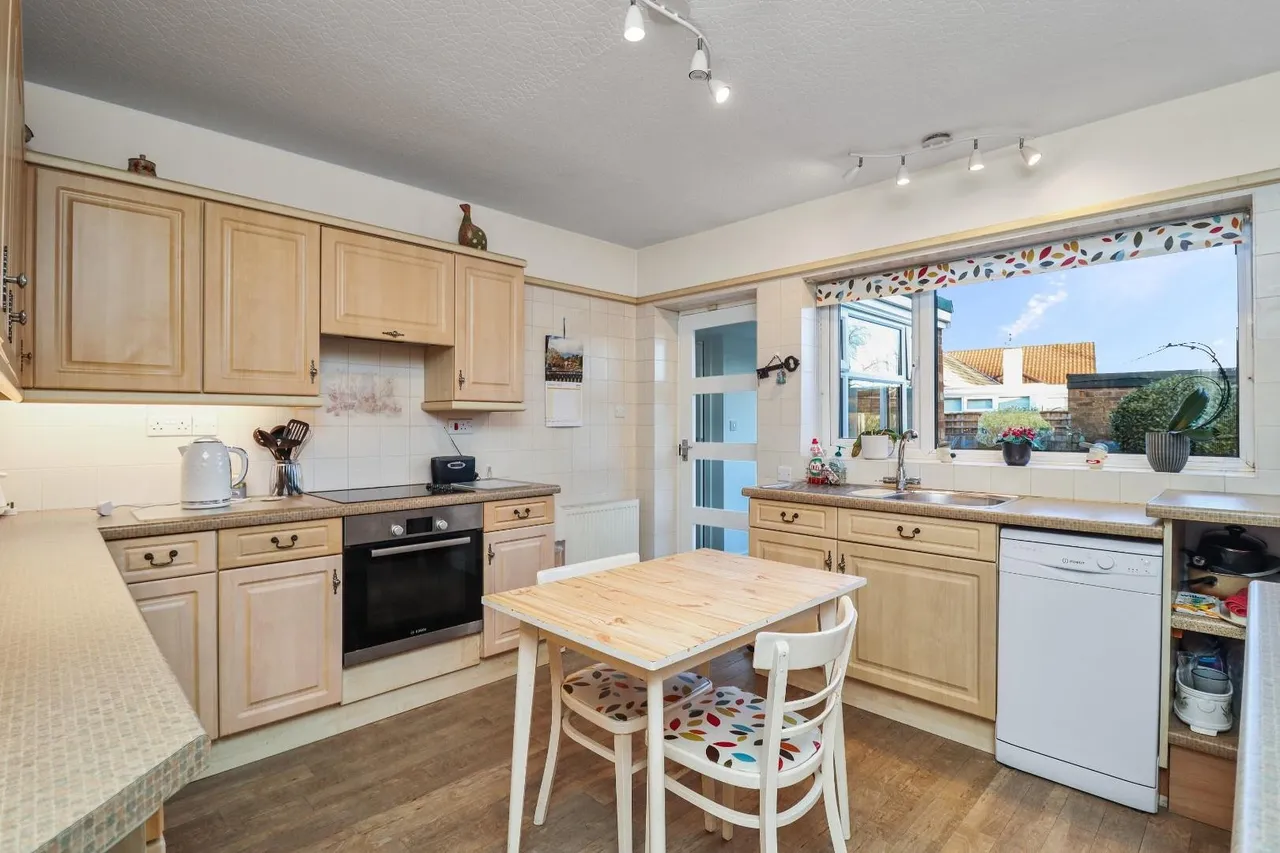 Cottrell Road, Hale Barns, Cheshire WA15 0RT, photo 8
