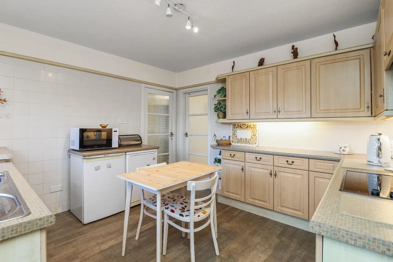 Cottrell Road, Hale Barns, Cheshire WA15 0RT, photo 9