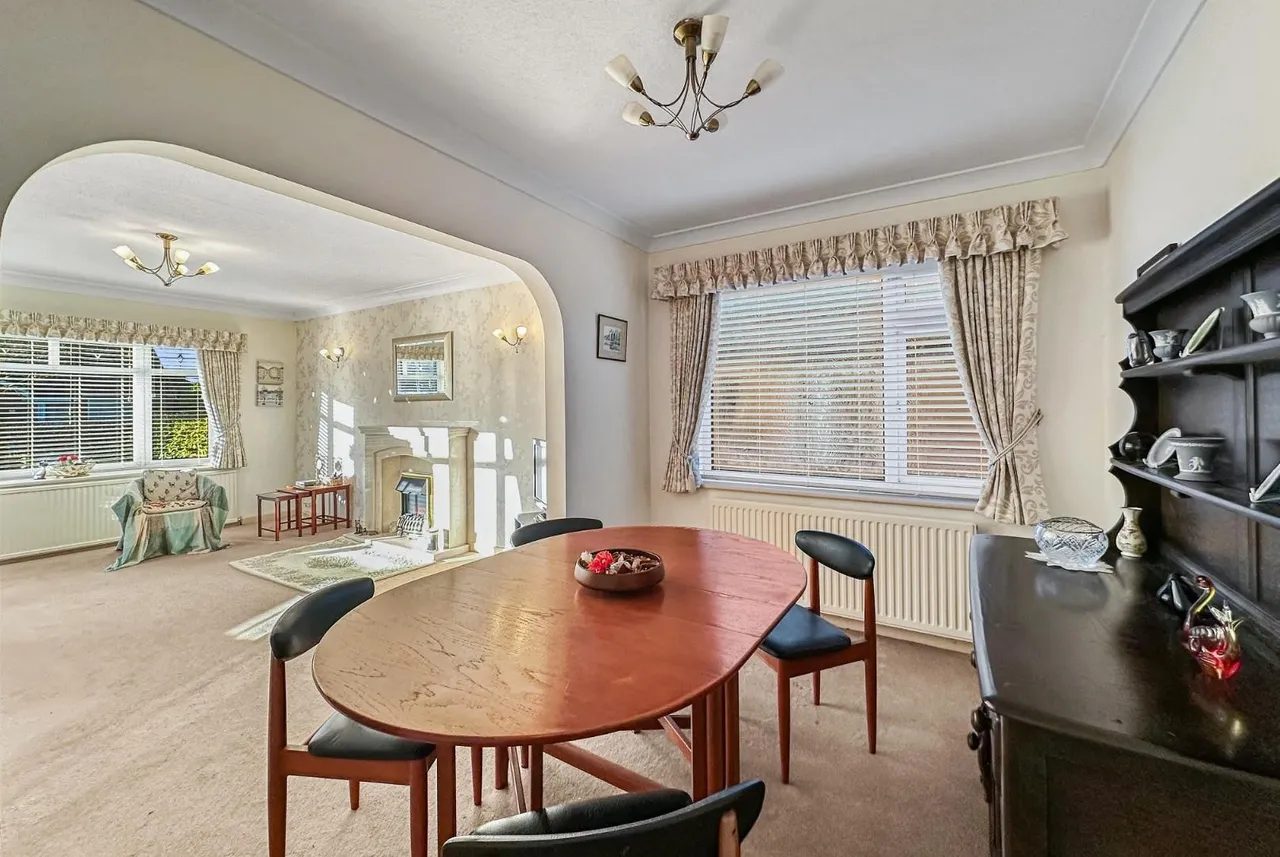 Cottrell Road, Hale Barns, Cheshire WA15 0RT, photo 3