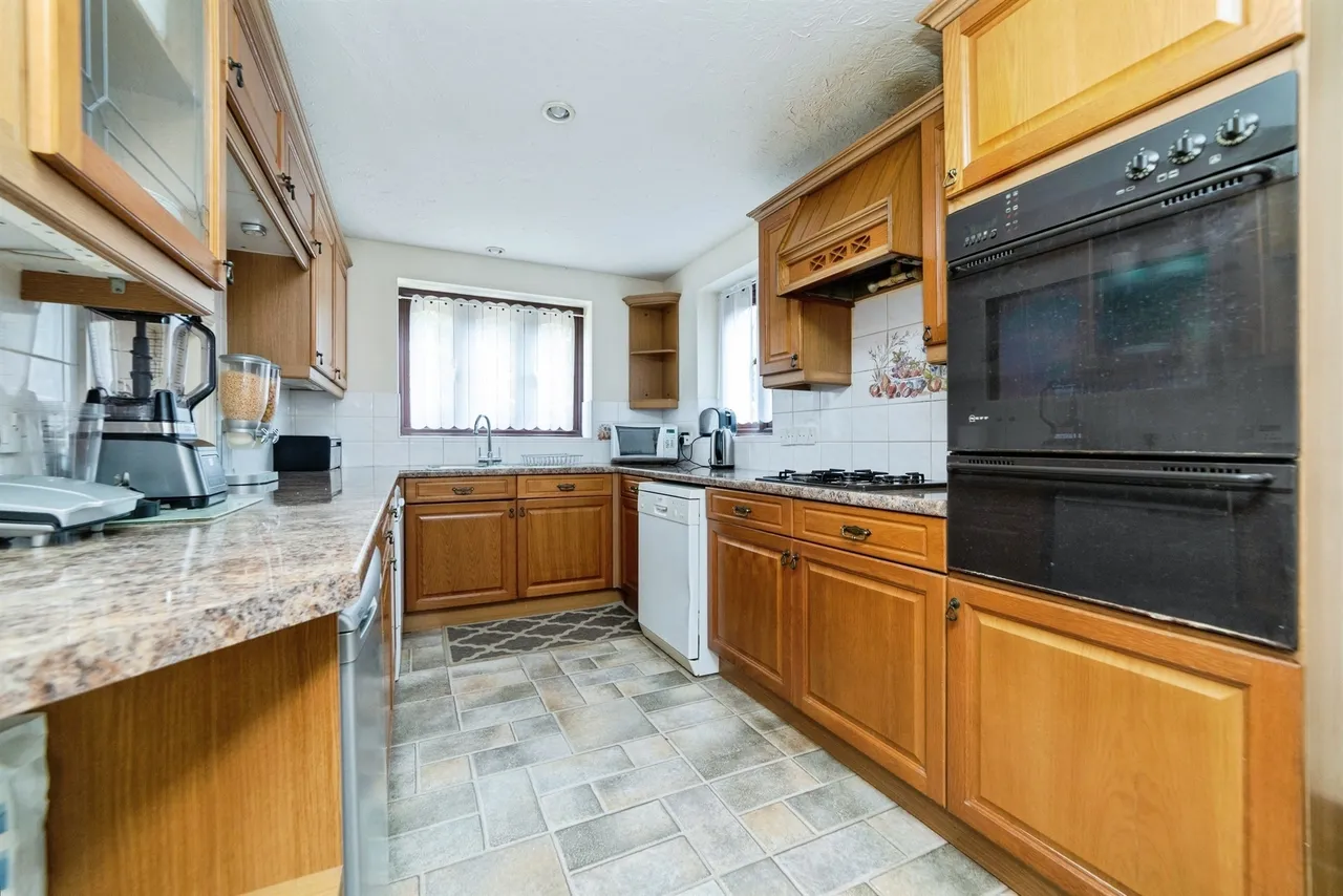 Wheatlands, Chells Manor, SG2, photo 3