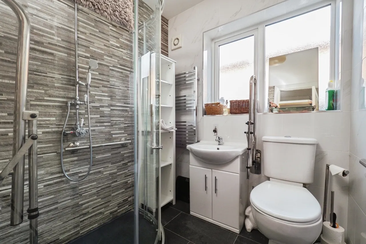 Brookthorpe Way, Silverdale, Nottingham, NG11, photo 4