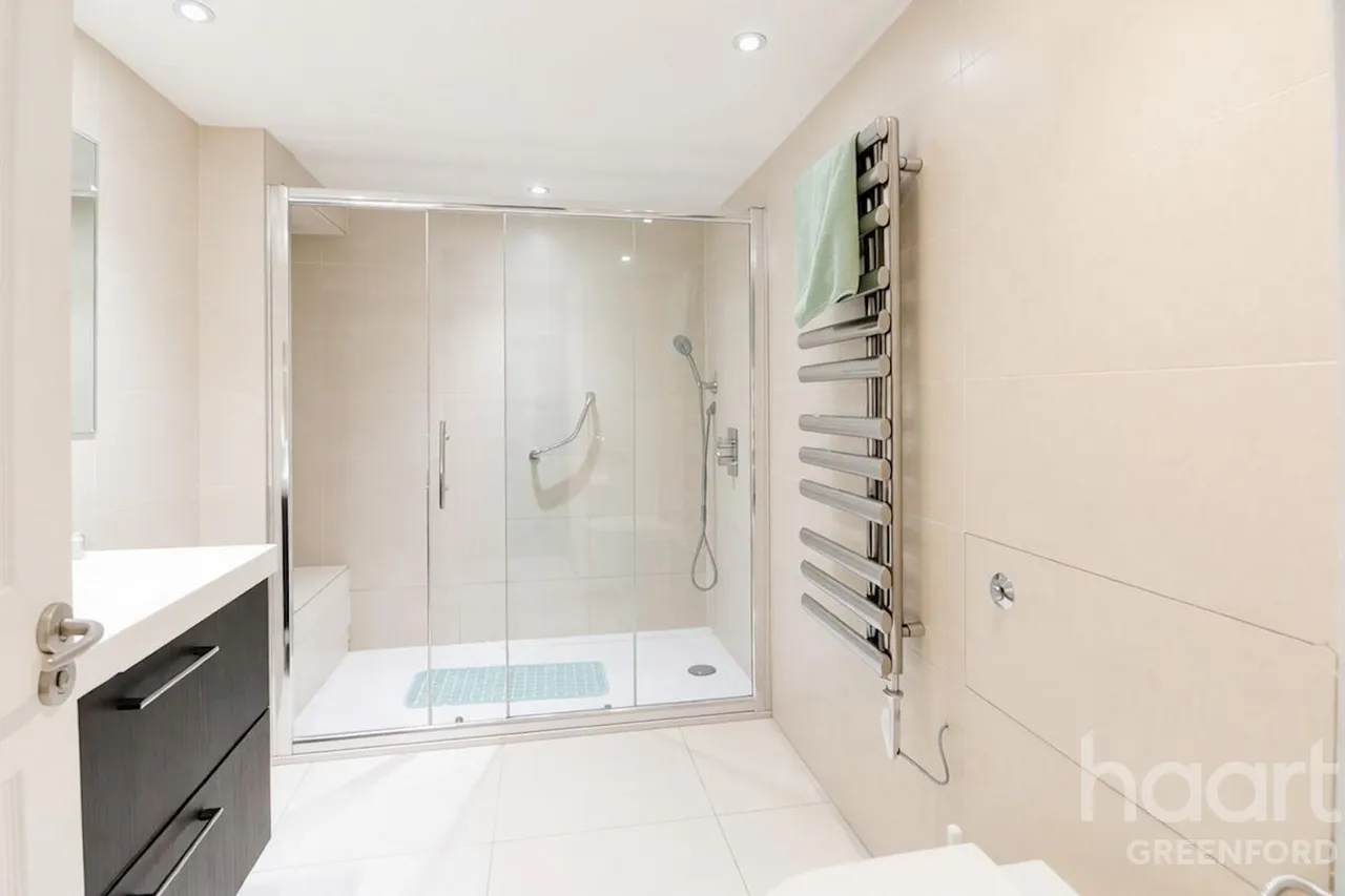 Ferrymead Gardens, Greenford, UB6, photo 9