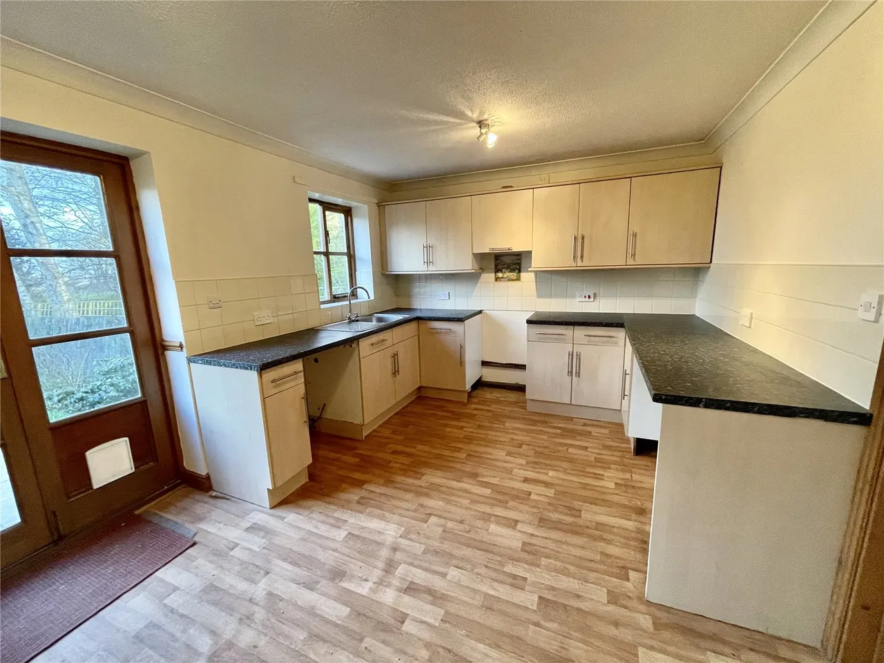 Manor House Close, Montgomery, photo 3