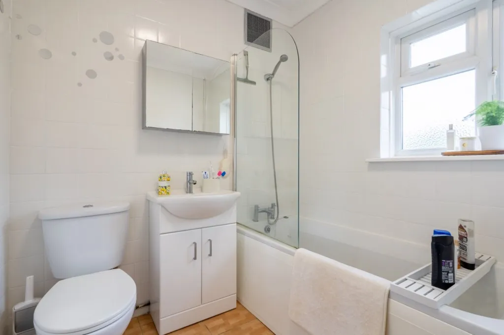 Taunton Vale, Gravesend, DA12, photo 10