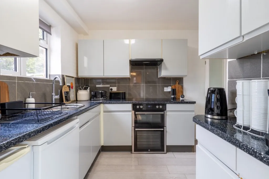 Taunton Vale, Gravesend, DA12, photo 3