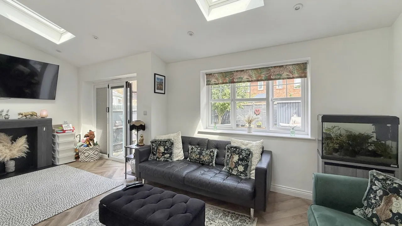 Kingfisher Drive, Westbury, photo 7