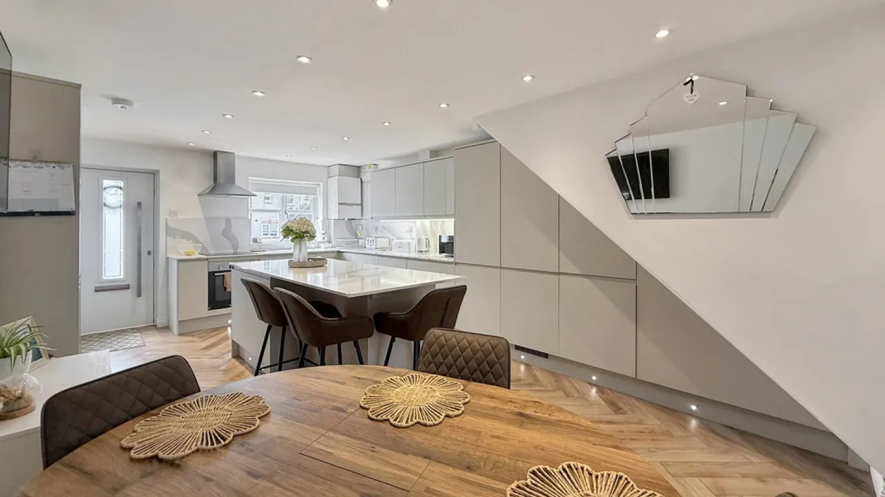 Kingfisher Drive, Westbury, photo 5
