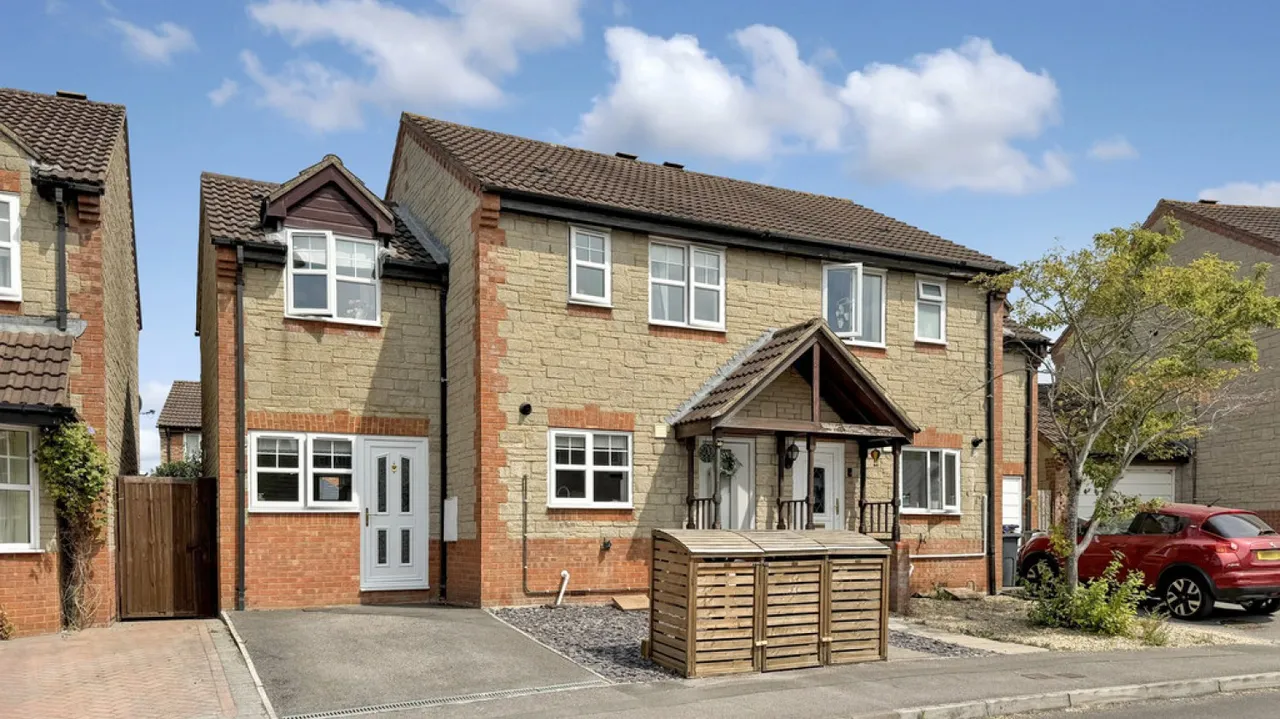 4 bed house for sale — Kingfisher Drive, Westbury