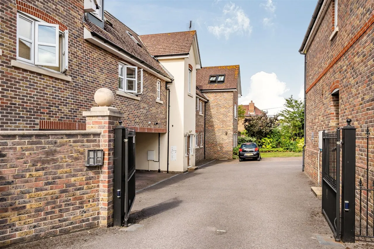King George Avenue, Town Gate, GU32, photo 3