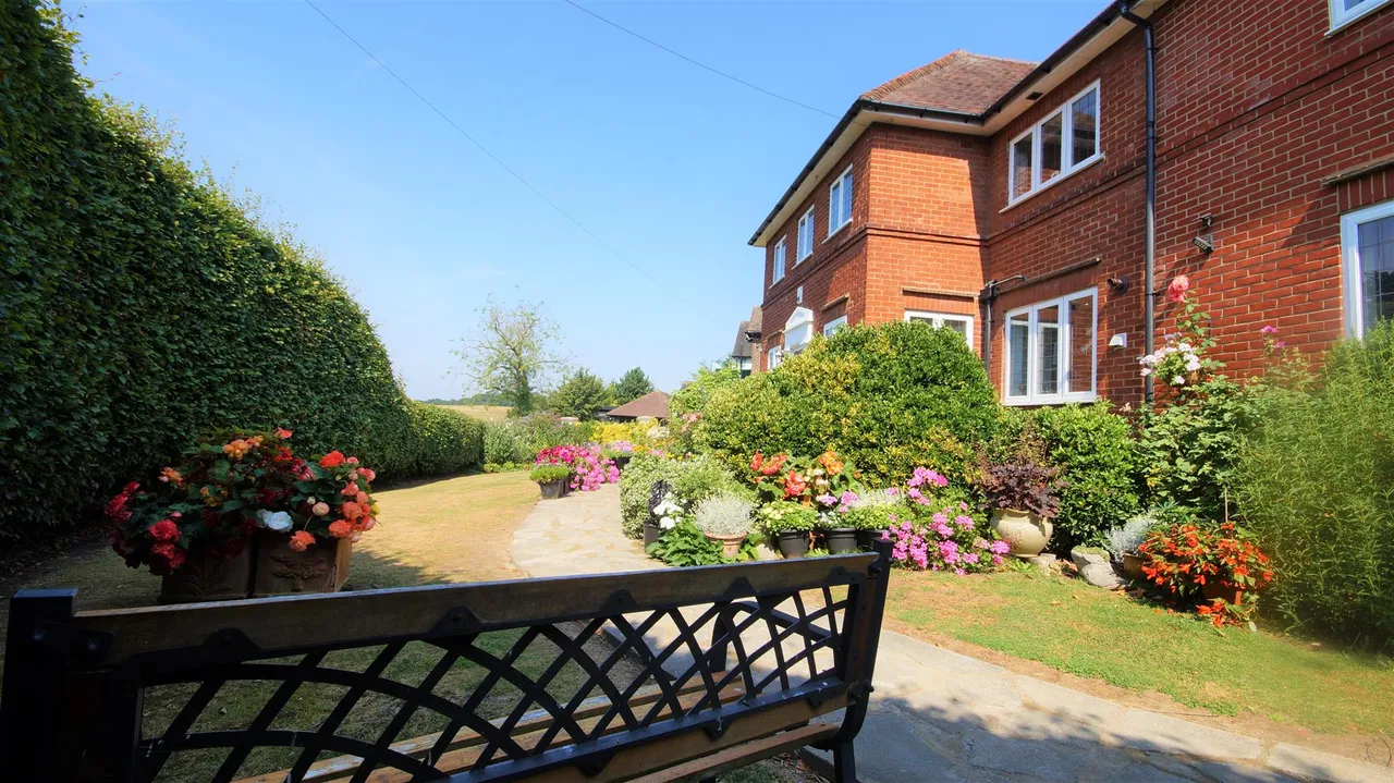 Woodman Lane, Chingford, E4, photo 3