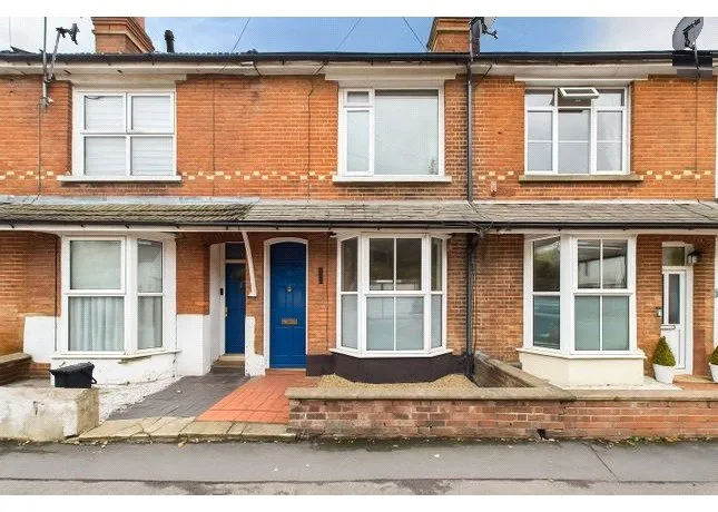 2 bed house for sale — Elm Grove Road, Farnborough, Hampshire, GU14 7RD
