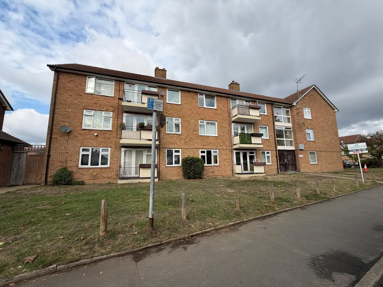 Downfield Road, EN8, photo 9