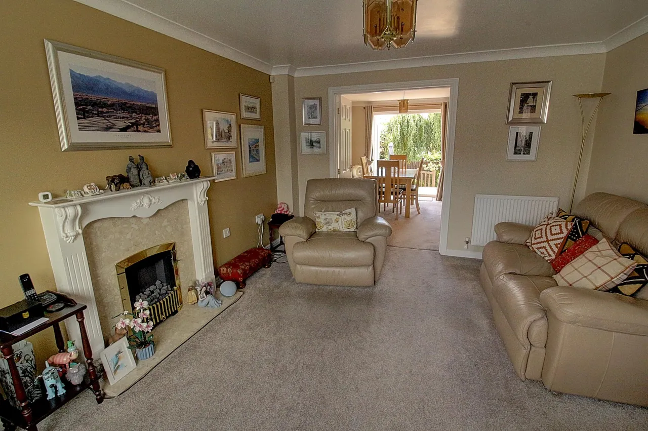 Coombe Drive, Nuneaton, CV10, photo 2