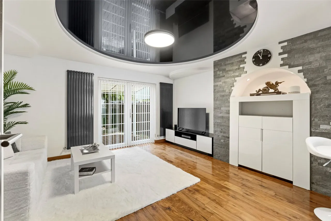 Warburton Road, Twickenham, TW2 6EW, photo 2