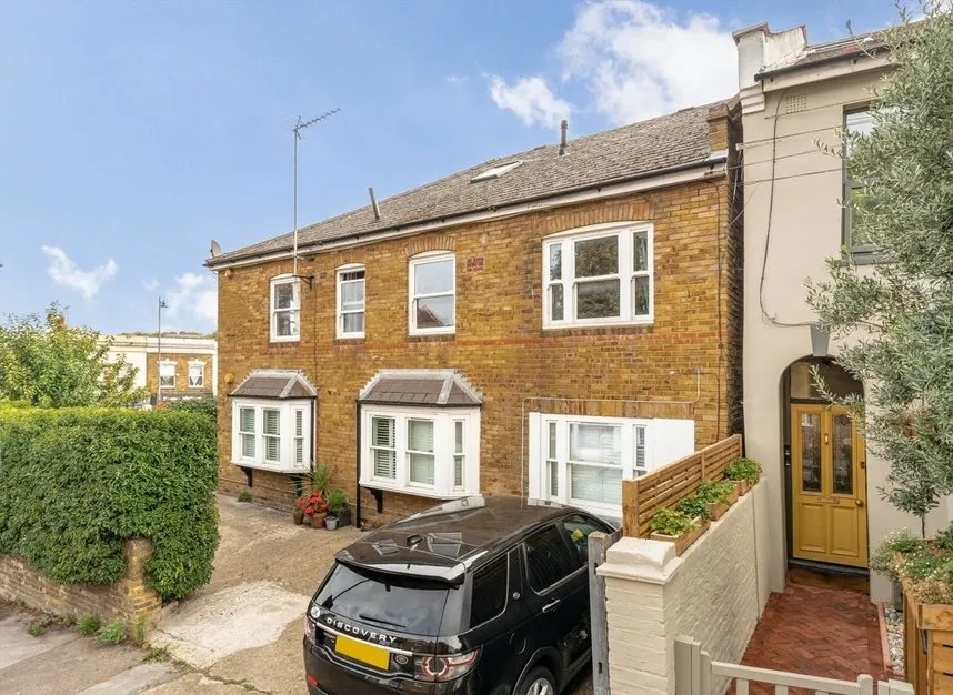 2 bed flat to rent, Brookfield Road, Hackney, E9