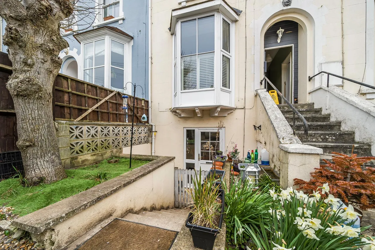 Belvedere Drive, Newbury, RG14, photo 2