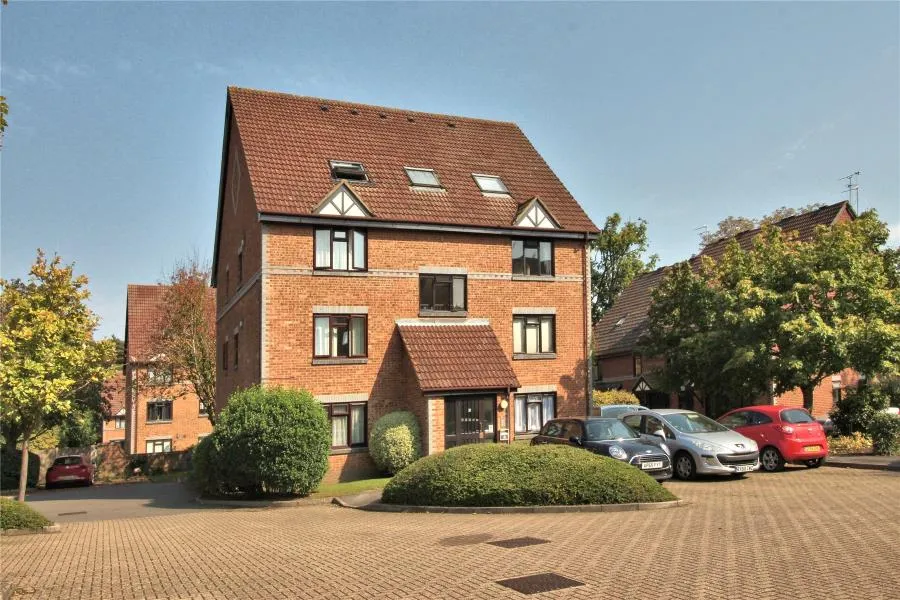 flat to rent, Tintagel Way, Woking, GU22