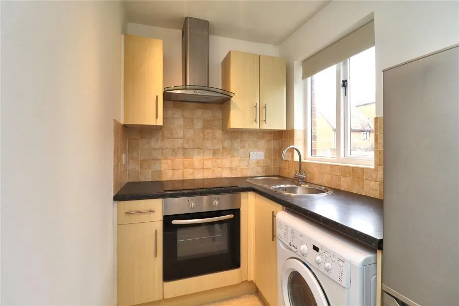 Tintagel Way, Woking, GU22, photo 2