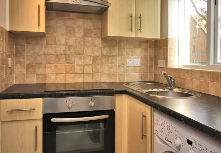 Tintagel Way, Woking, GU22, photo 6