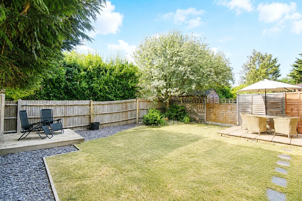 Mill Close, Sherfield-on-Loddon, Hook, Hampshire, RG27 0AQ, photo 2