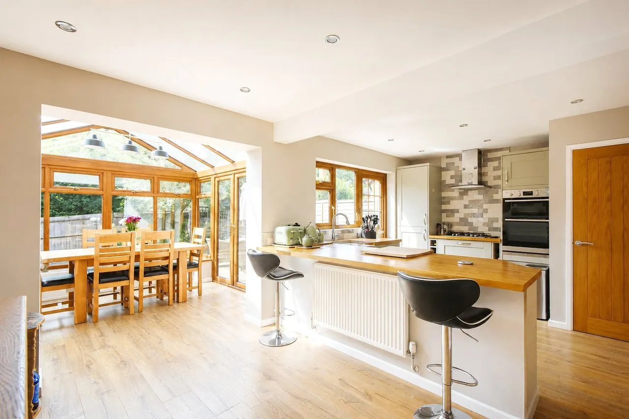 Mill Close, Sherfield-on-Loddon, Hook, Hampshire, RG27 0AQ, photo 4
