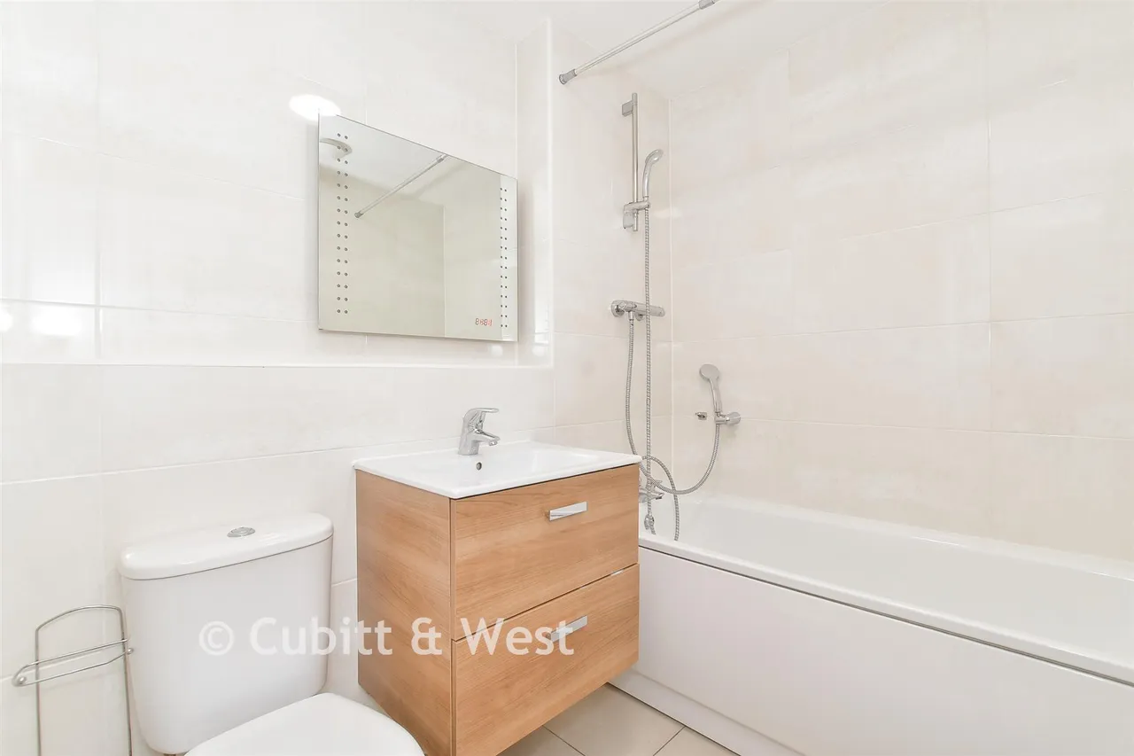 Oaklands Avenue, Rowland's Castle, PO9, photo 11