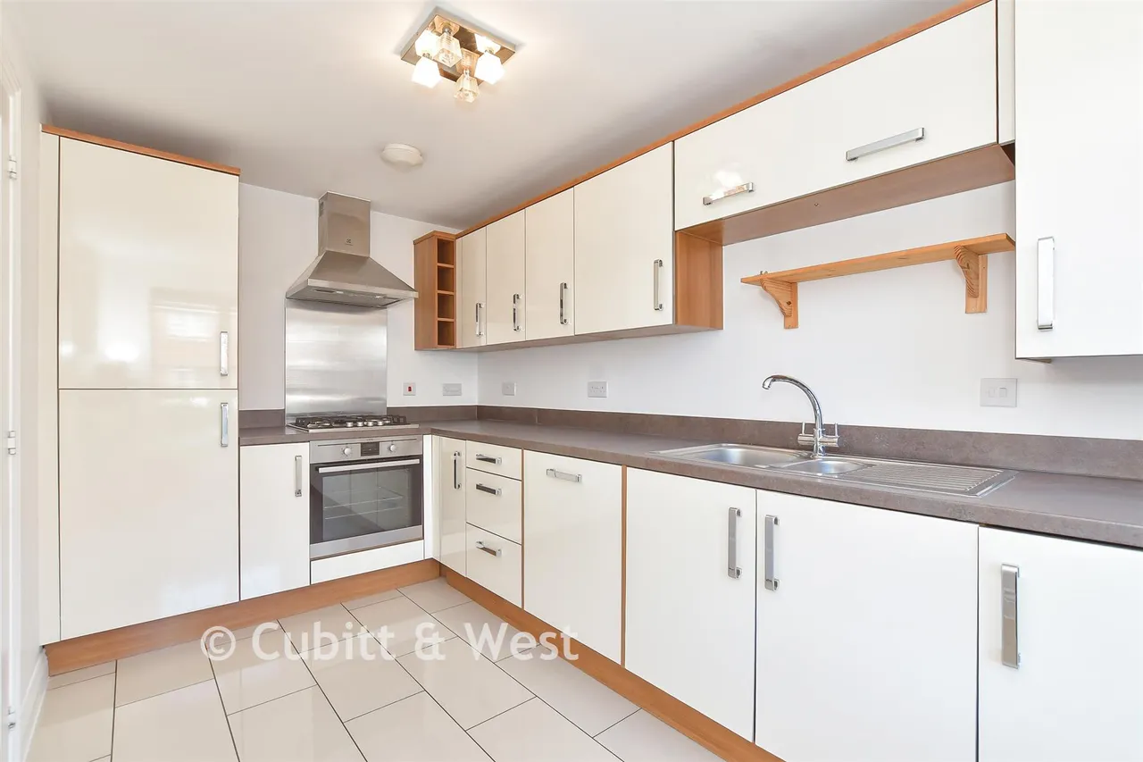 Oaklands Avenue, Rowland's Castle, PO9, photo 4