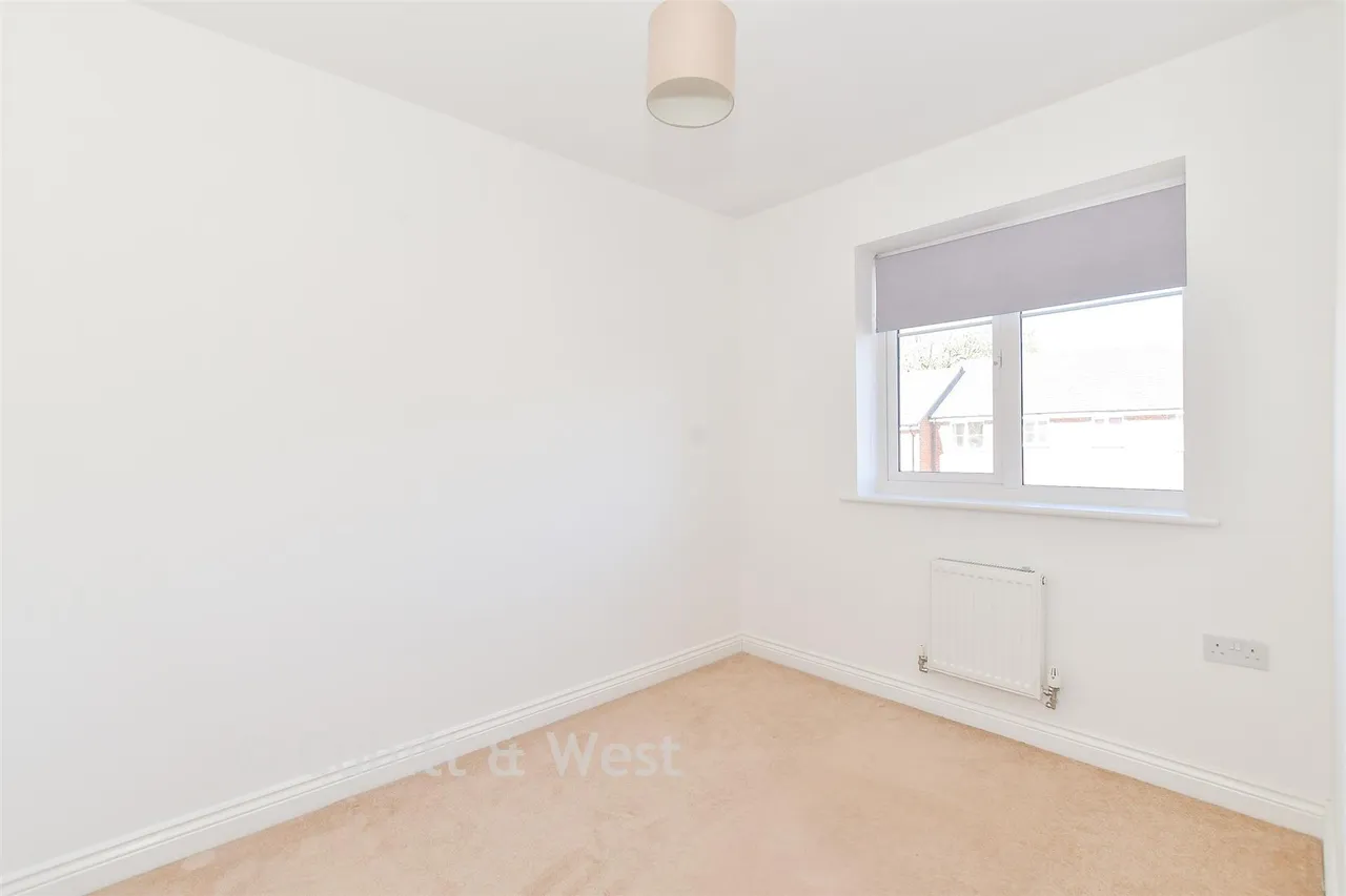 Oaklands Avenue, Rowland's Castle, PO9, photo 10