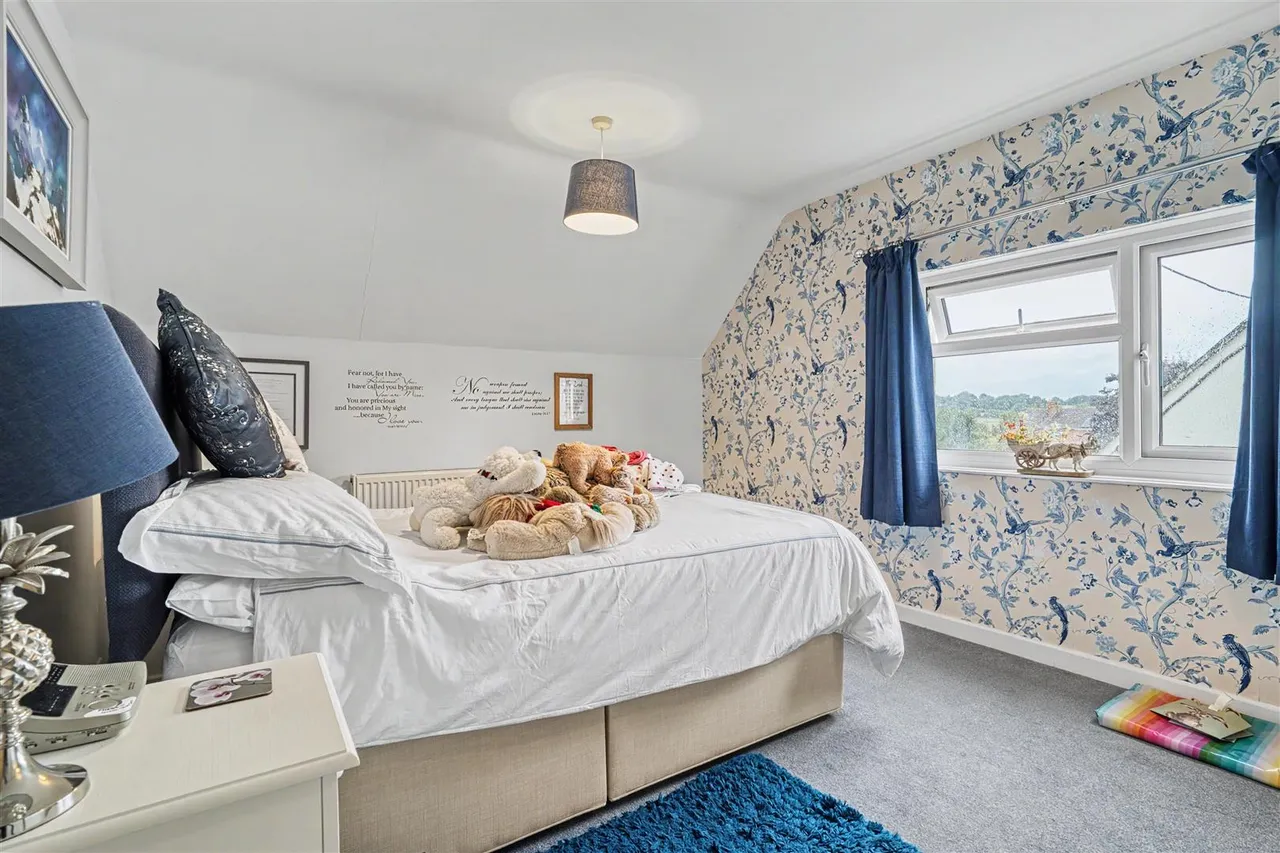 Manston Road, Sturminster Newton, photo 8