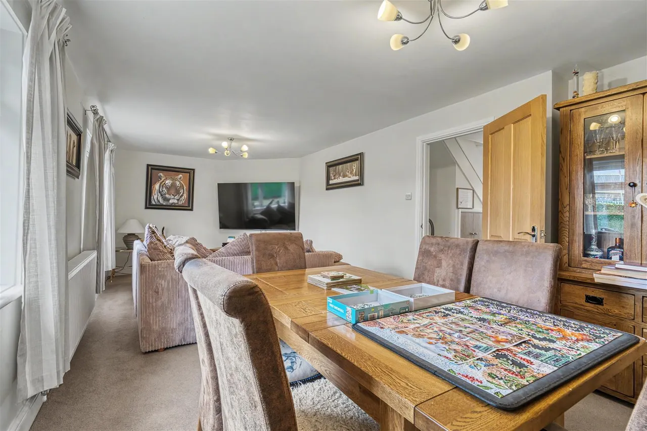 Manston Road, Sturminster Newton, photo 4