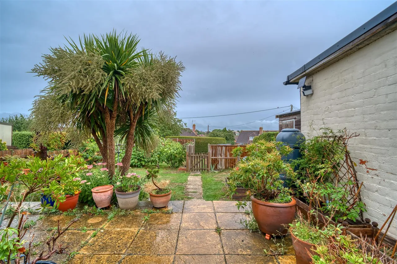 Manston Road, Sturminster Newton, photo 2