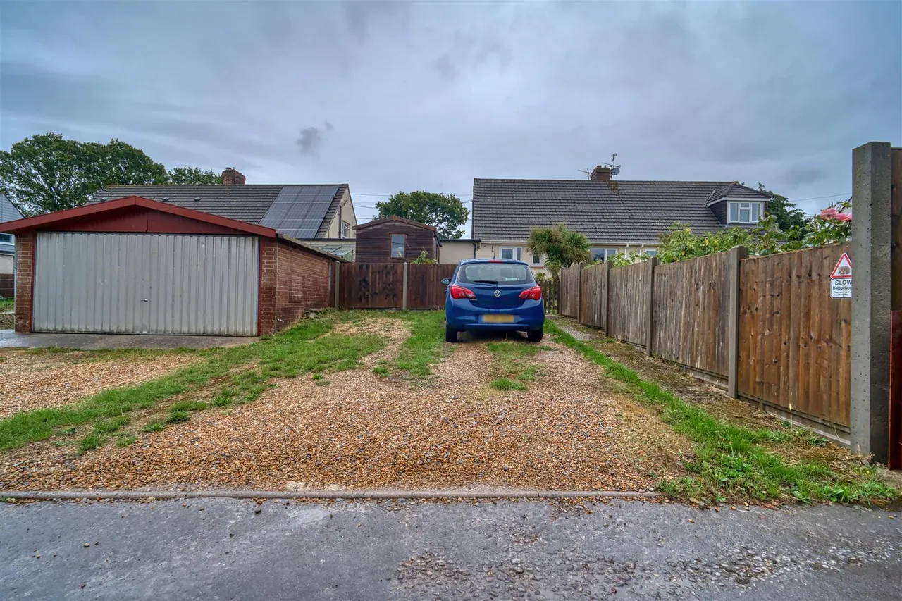 Manston Road, Sturminster Newton, photo 5