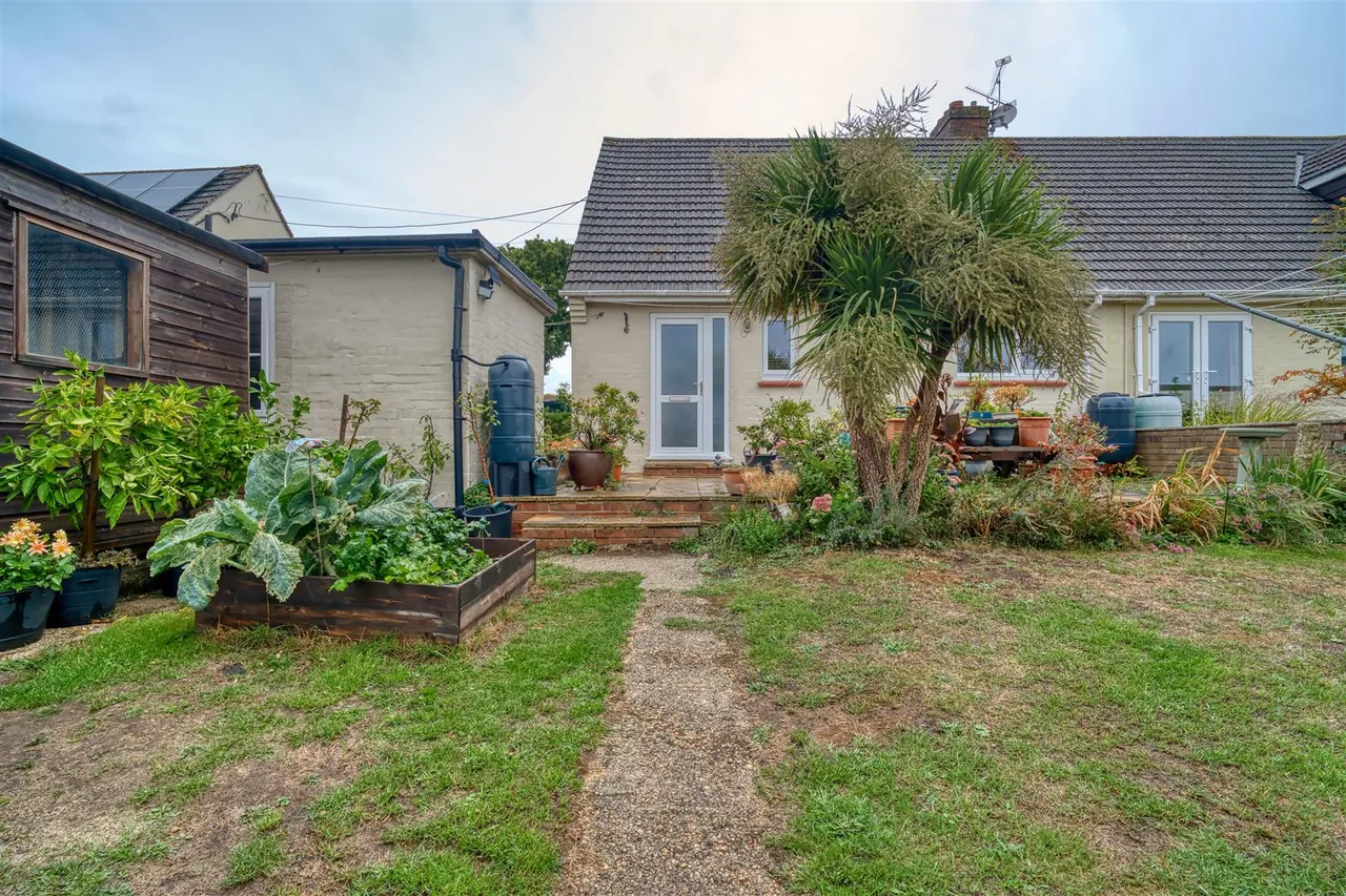 Manston Road, Sturminster Newton, photo 9