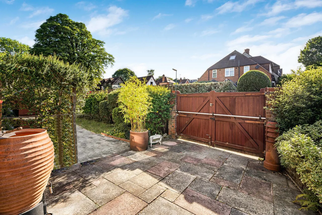 Middle Hill, Egham, TW20, photo 38