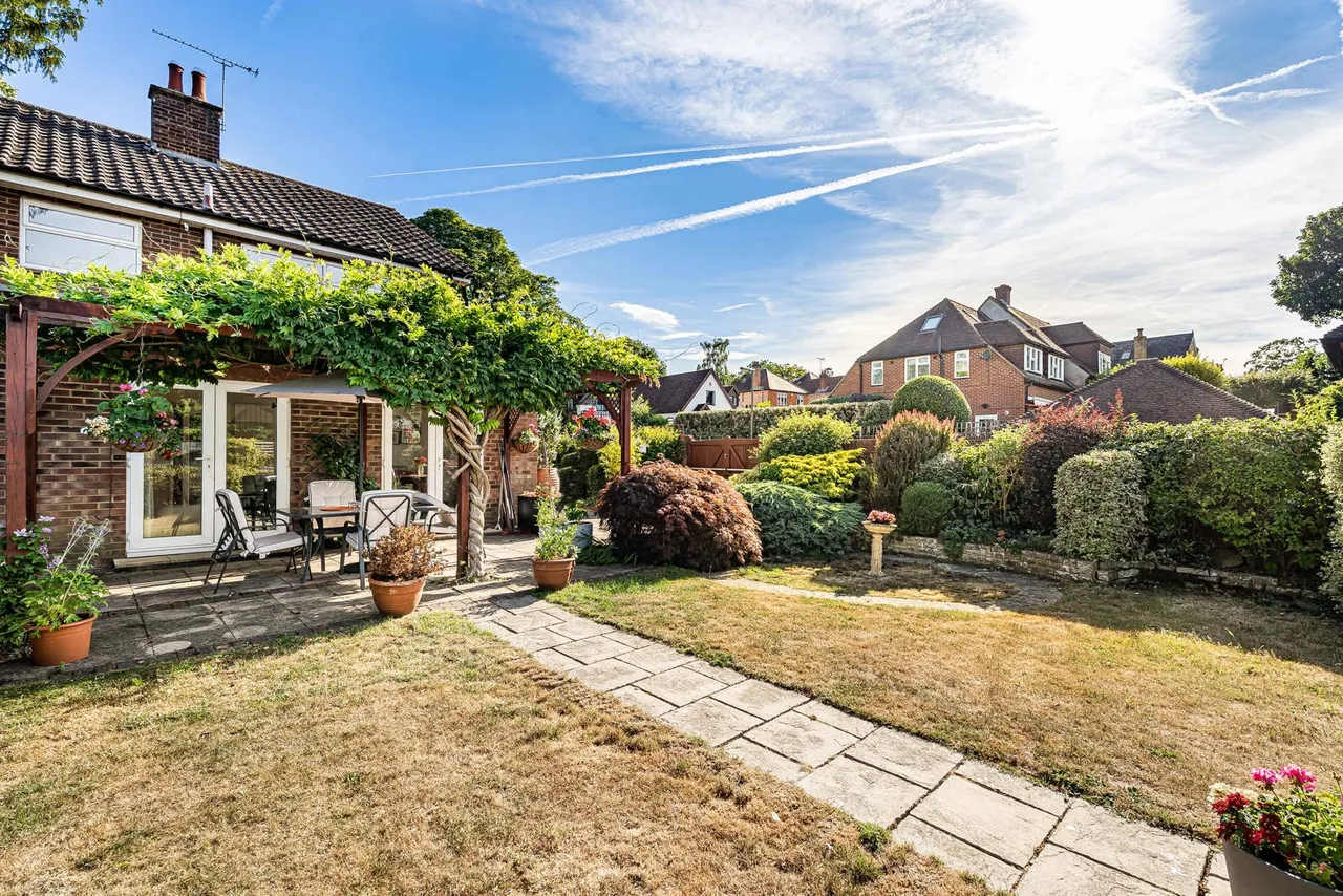 Middle Hill, Egham, TW20, photo 37