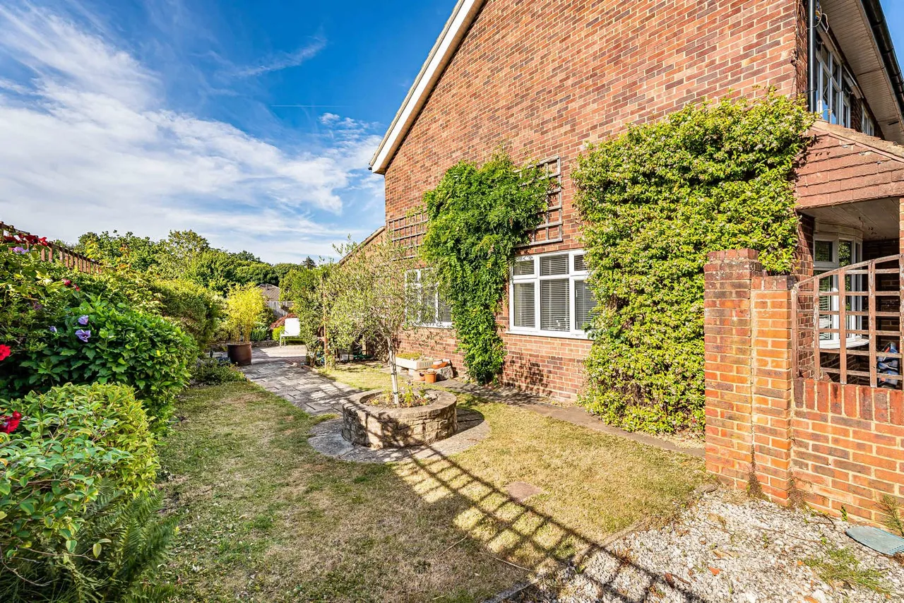 Middle Hill, Egham, TW20, photo 33