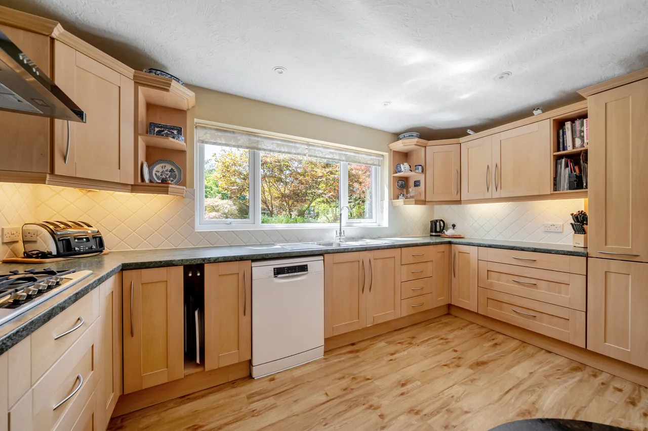 Crabtree Lane, Headley, GU35, photo 8