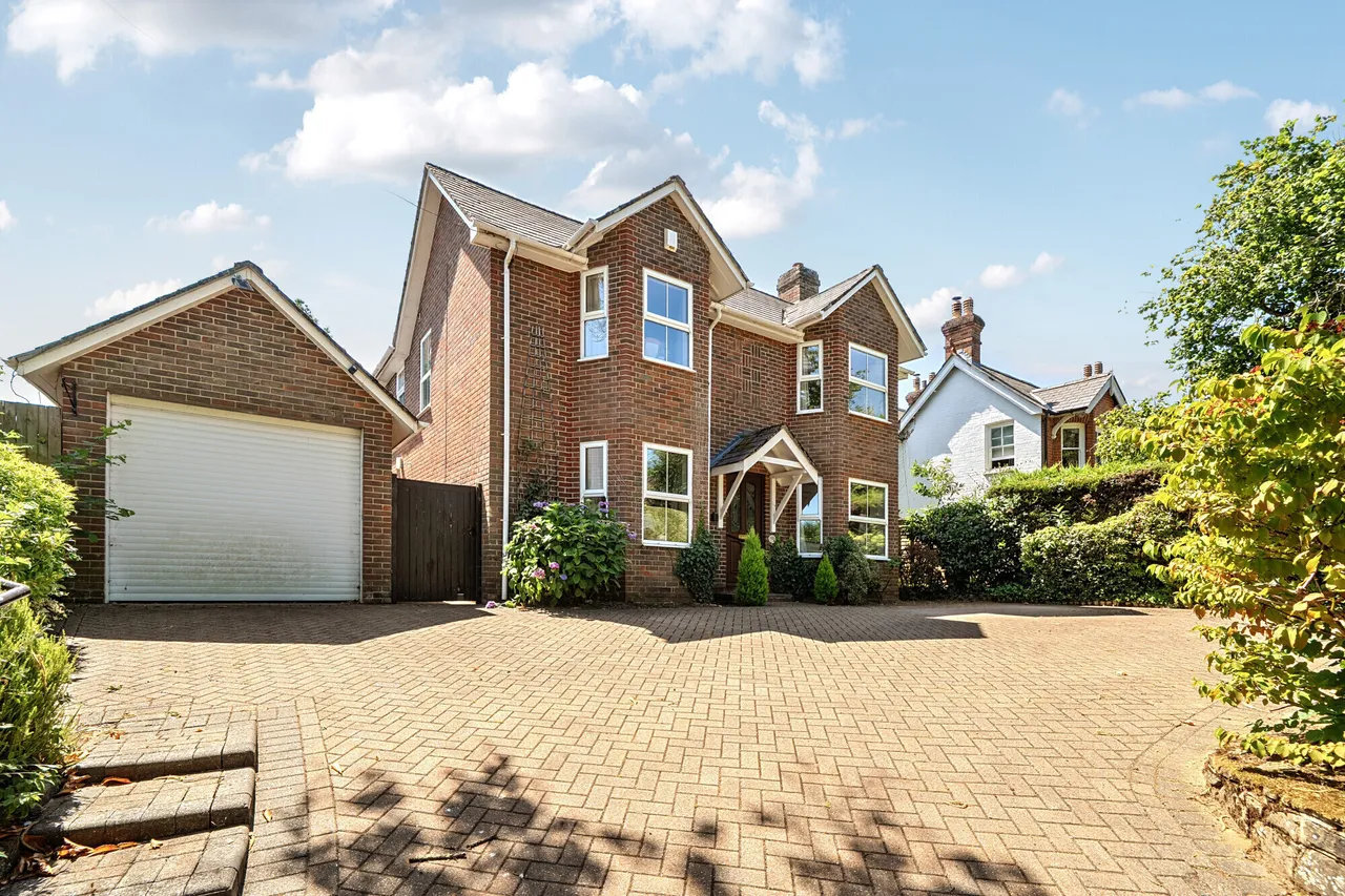 4 bed house for sale — Crabtree Lane, Headley, GU35