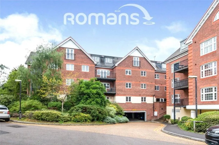 2 bed flat for sale, London Road, Camberley, GU15
