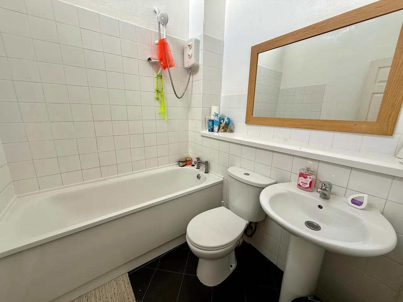 Room 2, Milnrow Close, City Centre Border M13, photo 5