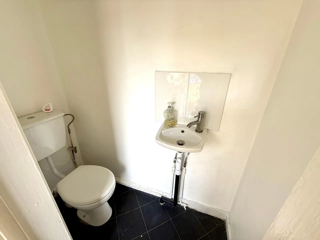 Room 2, Milnrow Close, City Centre Border M13, photo 7