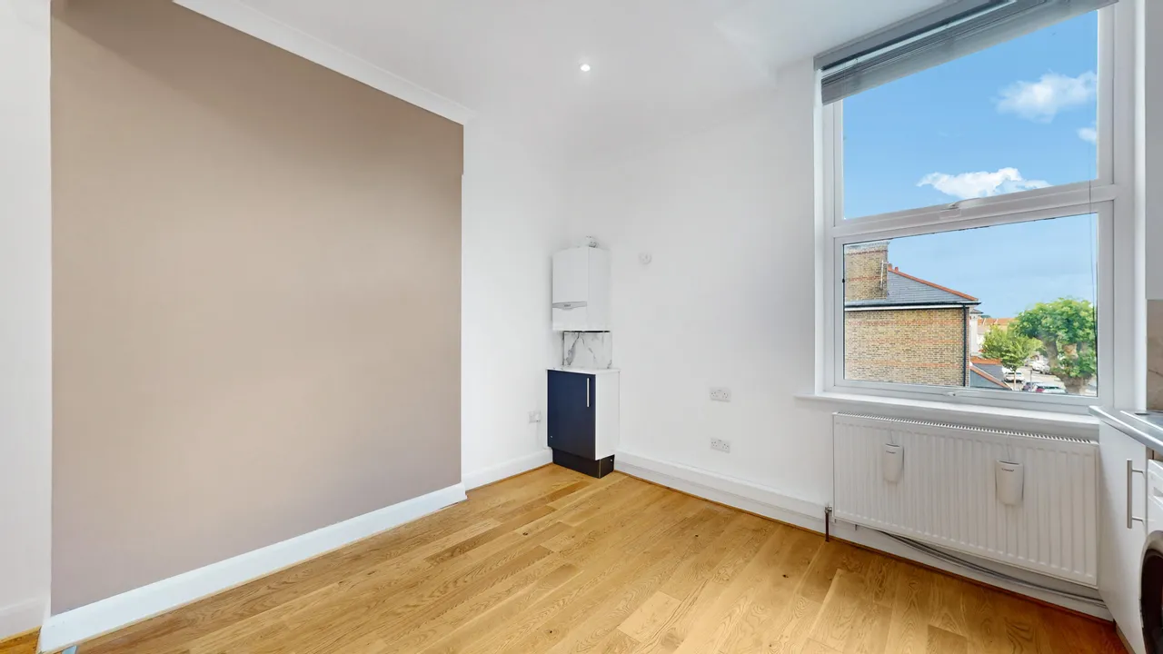 High Road, London, NW10, photo 3