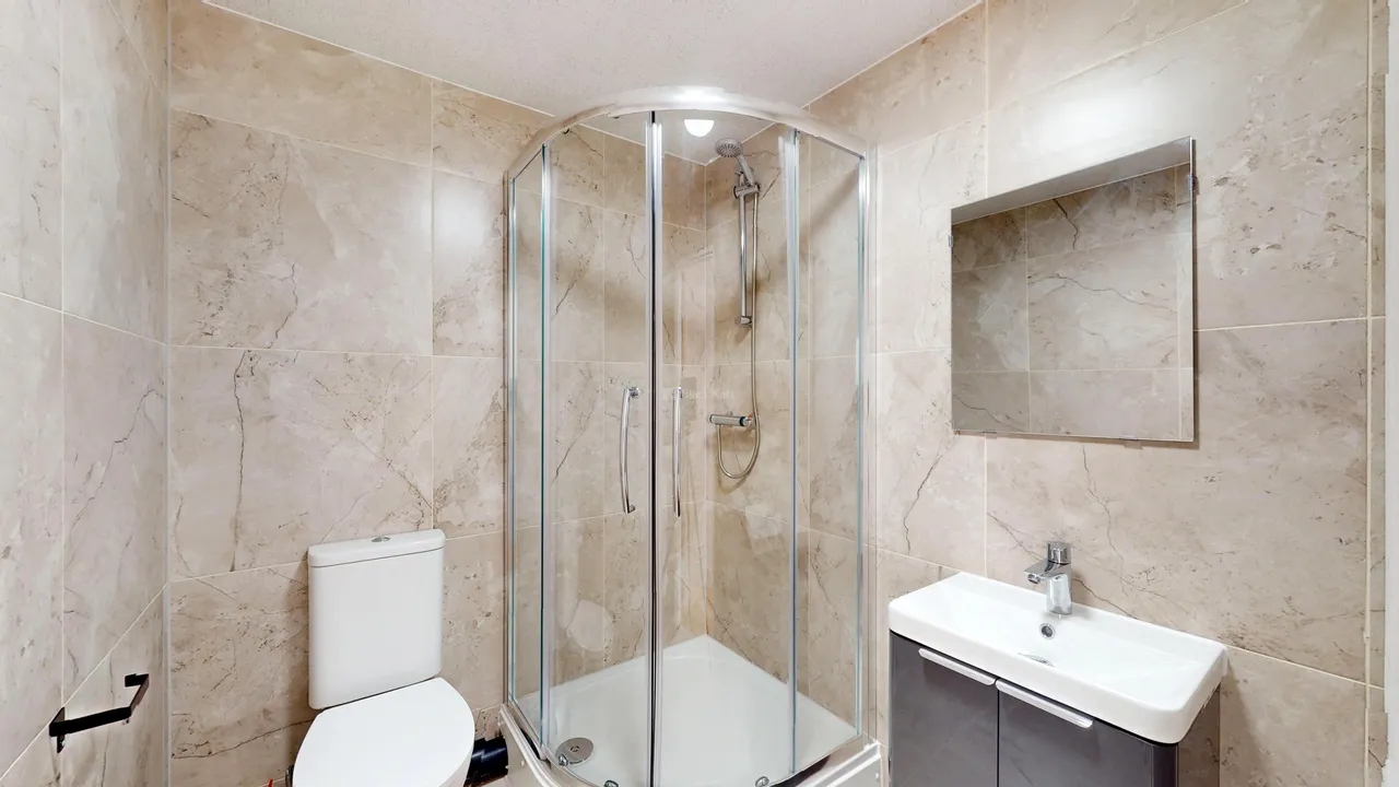 High Road, London, NW10, photo 6