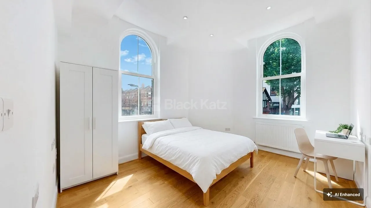High Road, London, NW10, photo 5