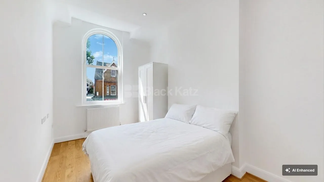 High Road, London, NW10, photo 8