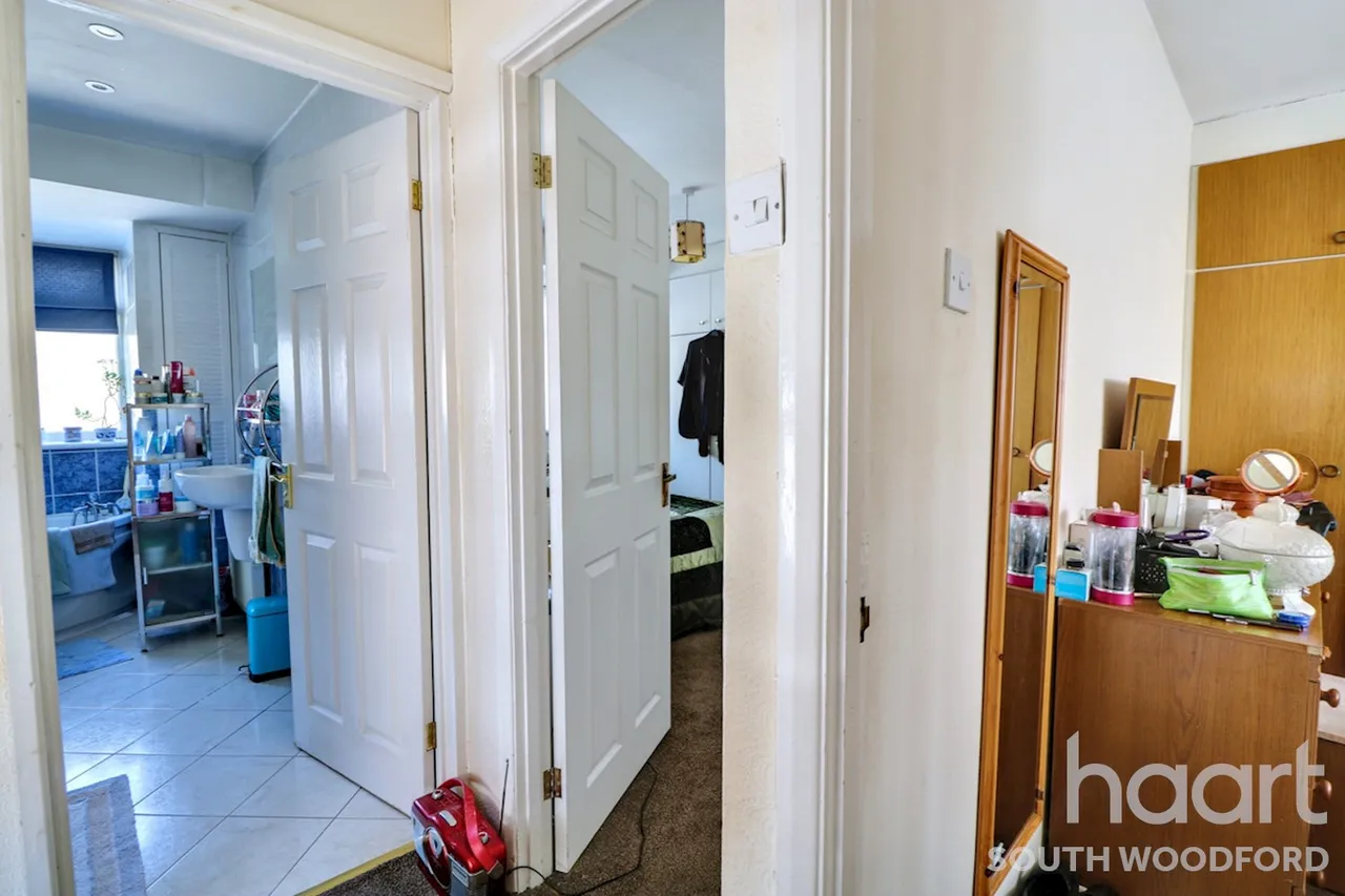 Southend Road, Woodford Green, IG8, photo 12