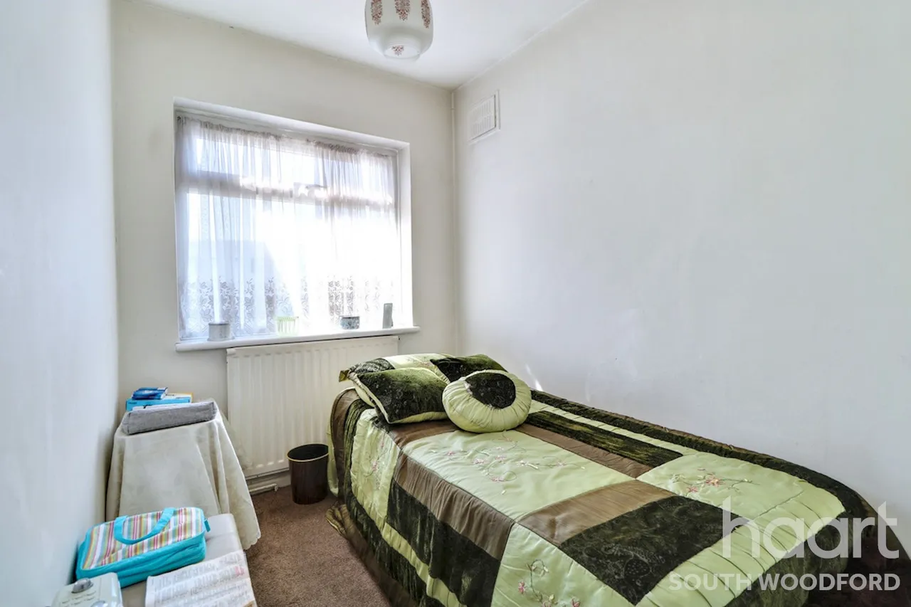 Southend Road, Woodford Green, IG8, photo 18